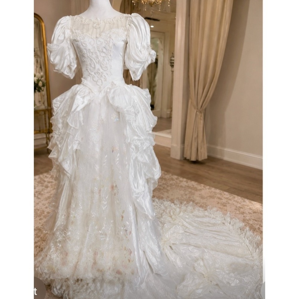 Vintage Princess Ball Gown Beaded Wedding Dress Cathedral Train Puff Sleeve XS